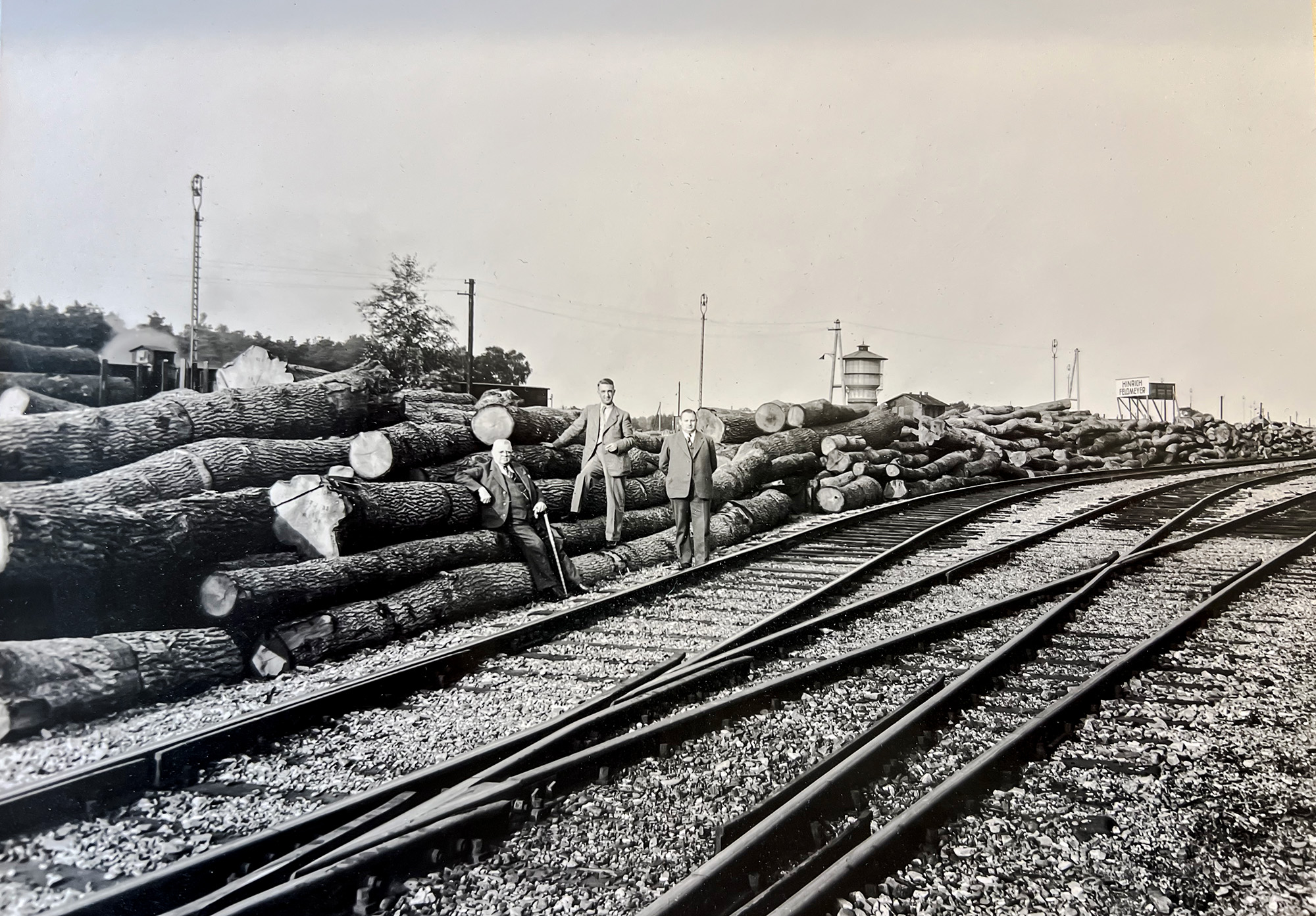 Eichenholz am Bahnhof in Rotenburg